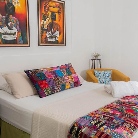 Amina Inn Flores Extérieur photo