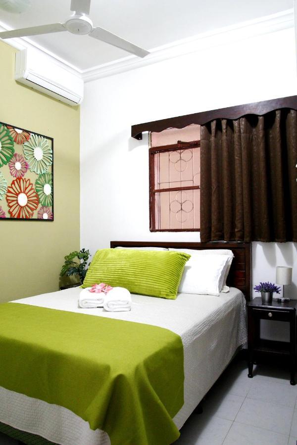Amina Inn Flores Extérieur photo
