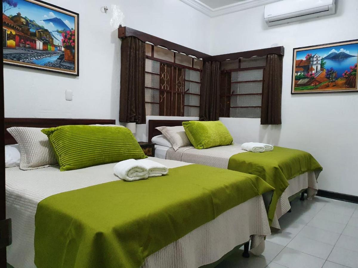 Amina Inn Flores Extérieur photo