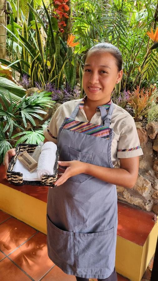 Amina Inn Flores Extérieur photo
