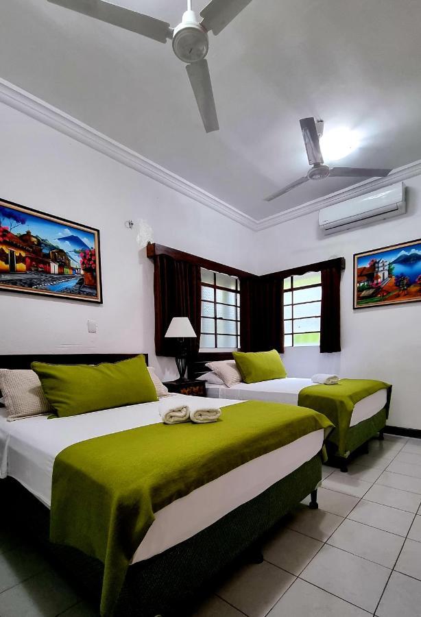 Amina Inn Flores Extérieur photo