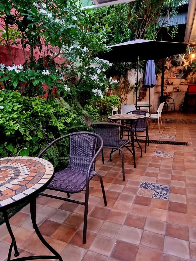 Amina Inn Flores Extérieur photo