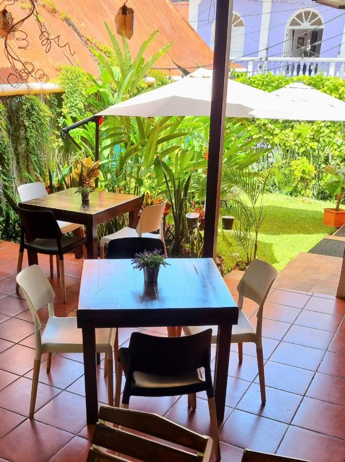Amina Inn Flores Extérieur photo