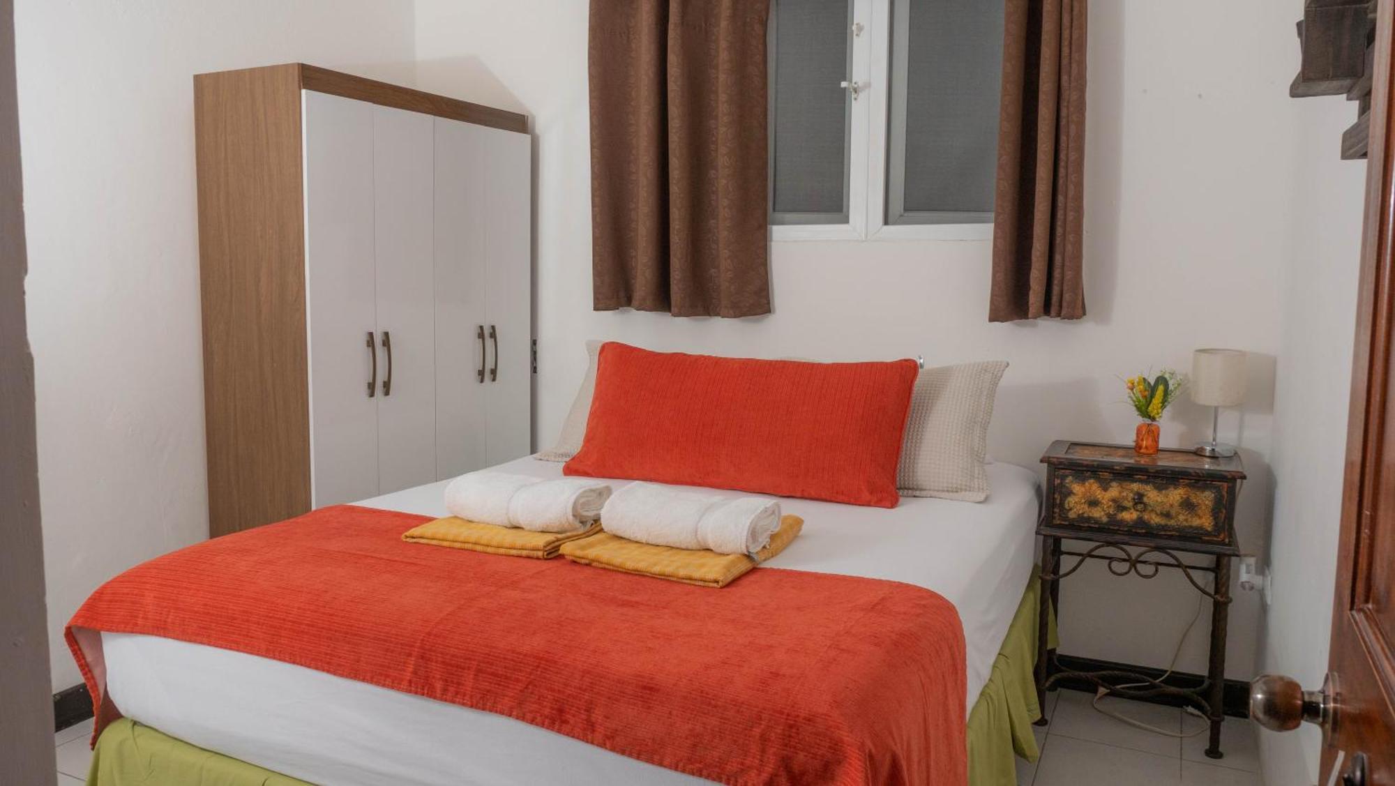 Amina Inn Flores Extérieur photo