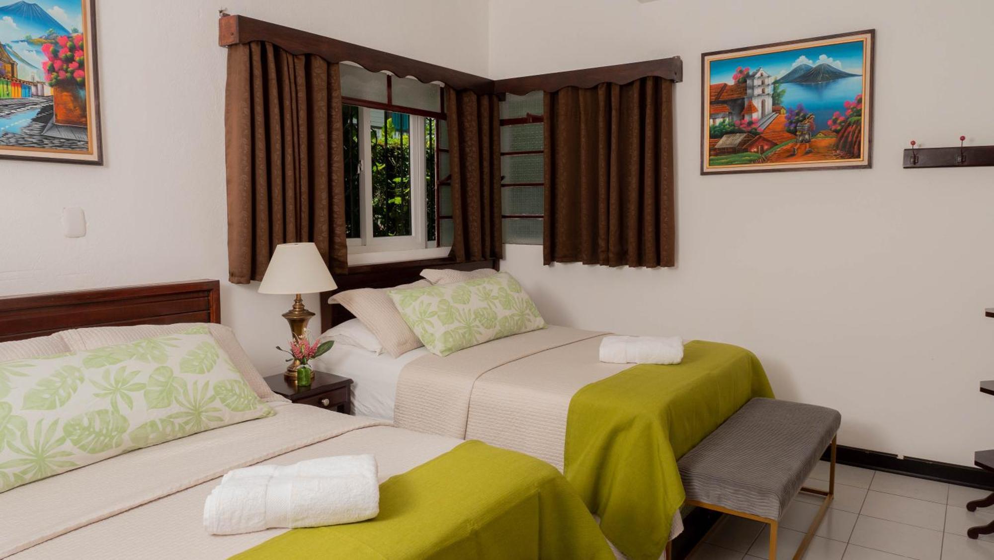 Amina Inn Flores Extérieur photo