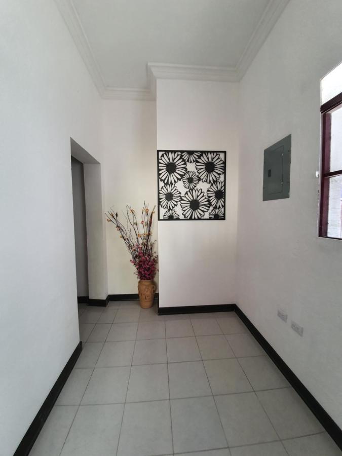 Amina Inn Flores Extérieur photo