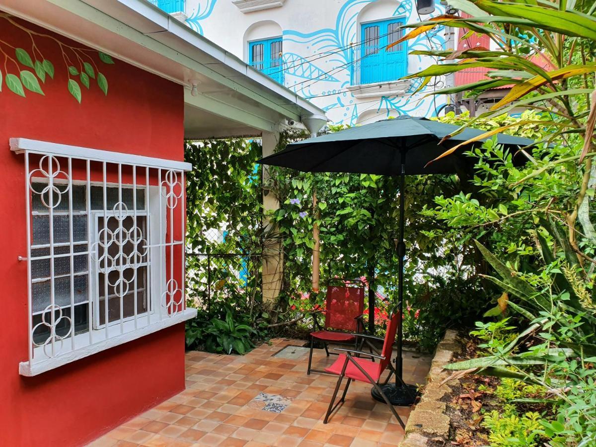 Amina Inn Flores Extérieur photo
